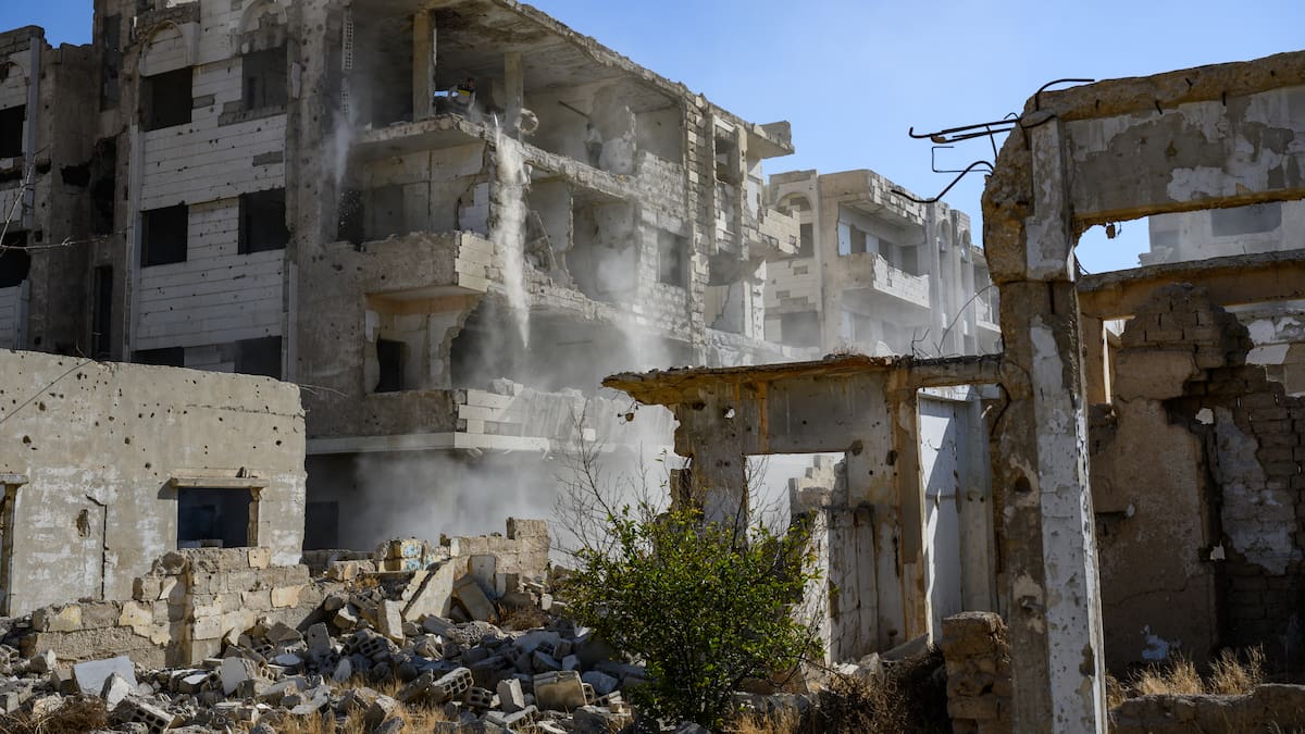 Siria: servicios de emergencia atienden explosión en mezquita que dejó 8 muertos