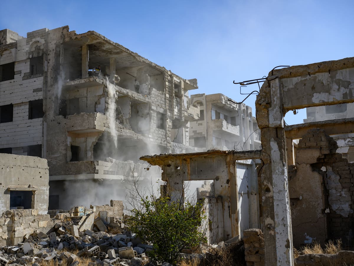 Siria: servicios de emergencia atienden explosión en mezquita que dejó 8 muertos