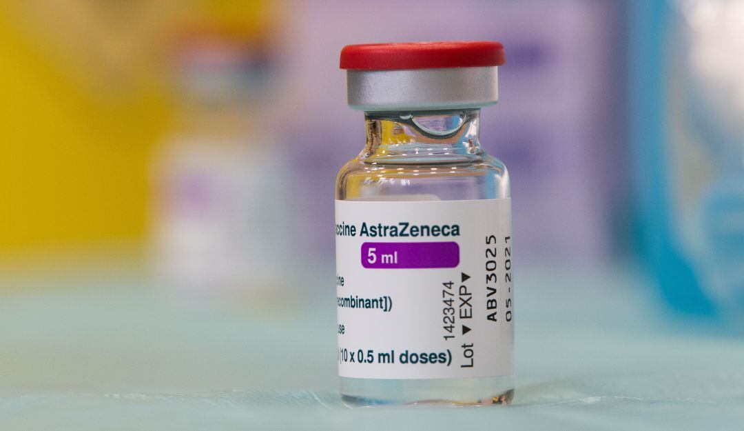 Vacuna AstraZeneca Oxford COVID-19 en el Hospital Pirogov de Sofía