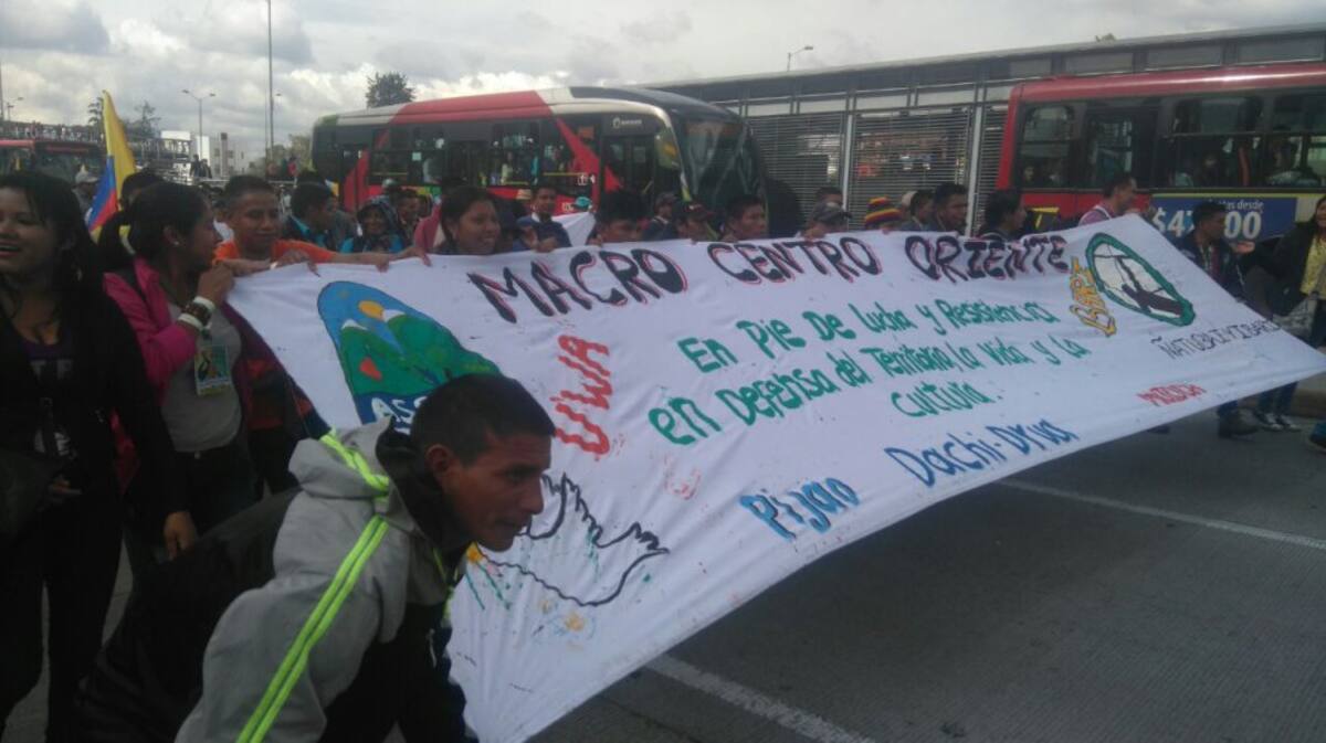 Para exigir la posibilidad de tejer un presente y un futuro mejor para que no haya una víctima más del conflicto armado en Colombia.