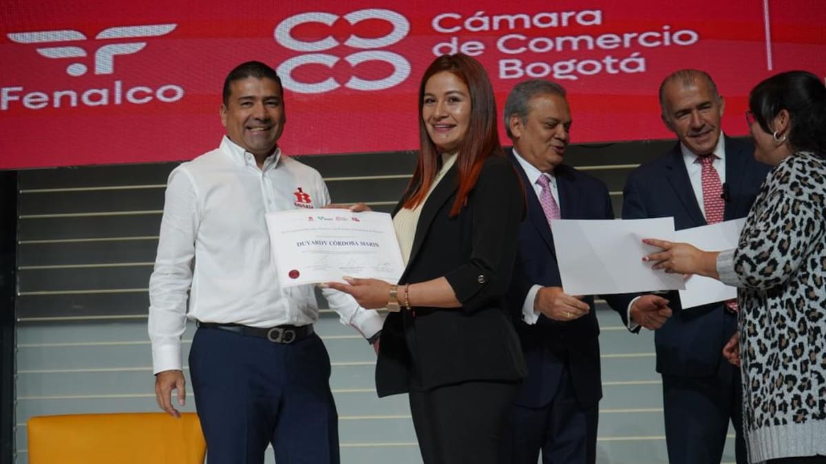 Tenderos se graduaron gracias Alianza de Bavaria, Cámara de Comercio de Bogotá y Fenalco