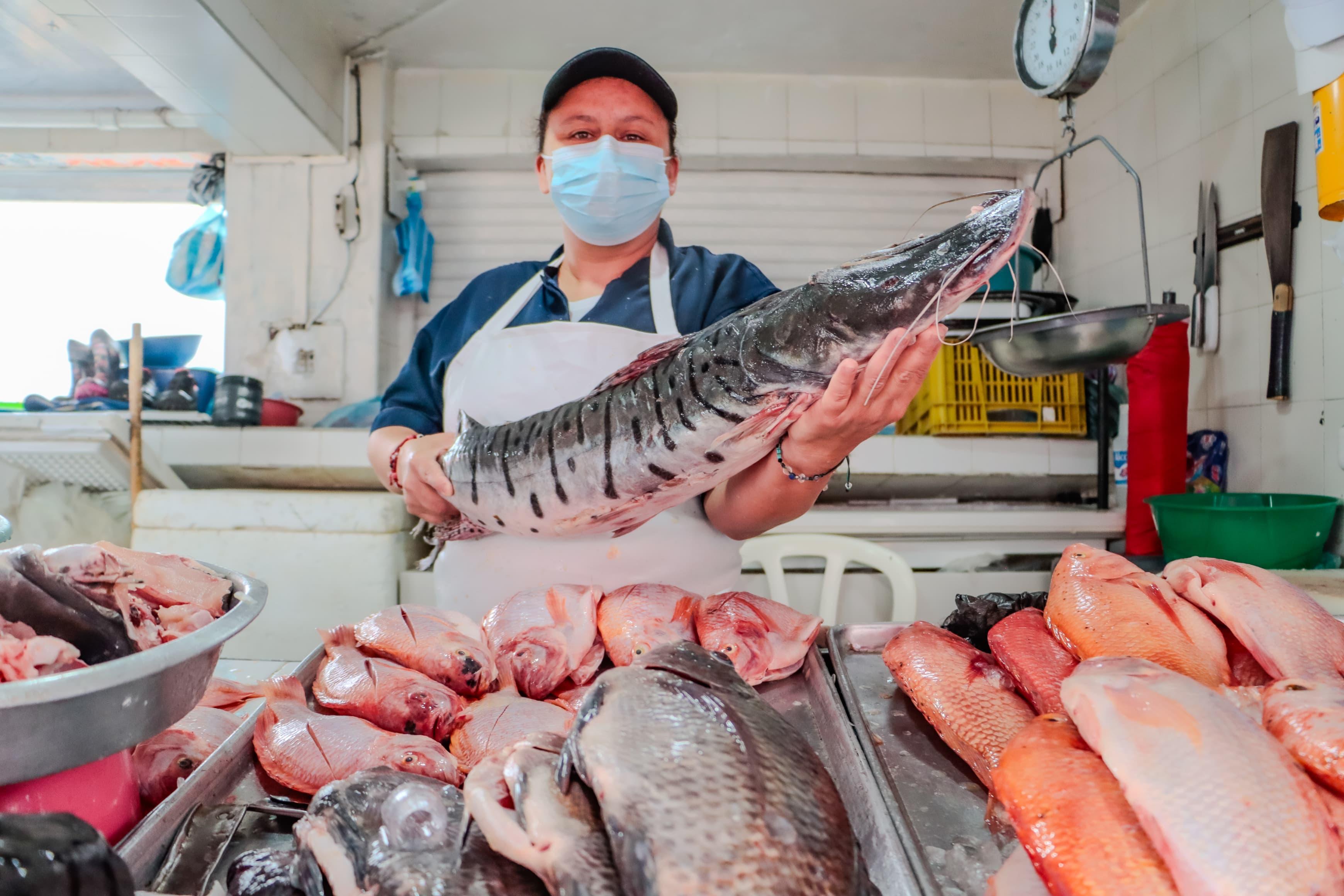 Vendedora de pescado en Ibagué