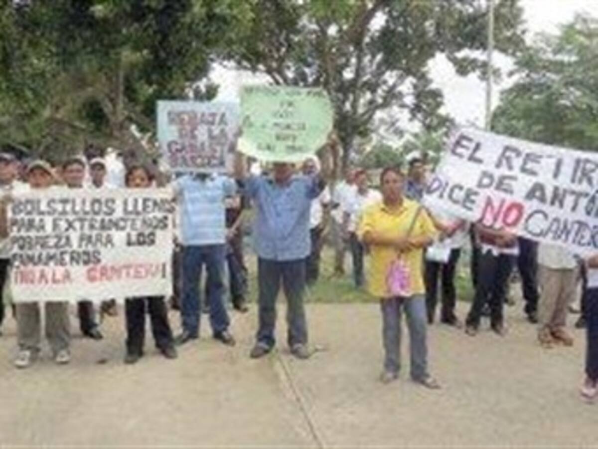 Manifestantes bloquean vía Villavicencio - Yopal