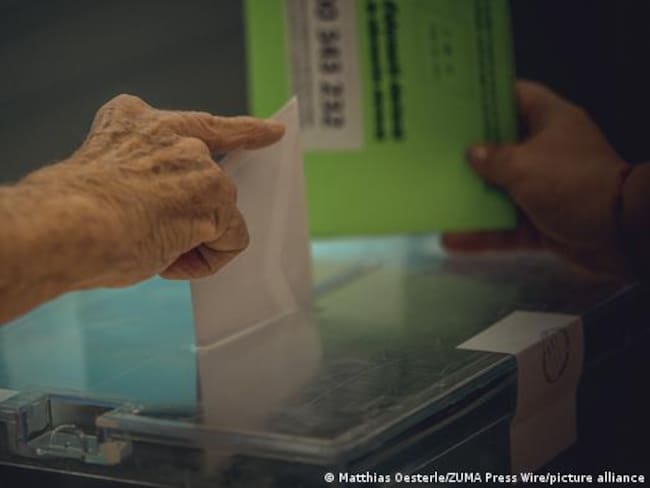 Abren los centros de votación en España para elecciones anticipadas