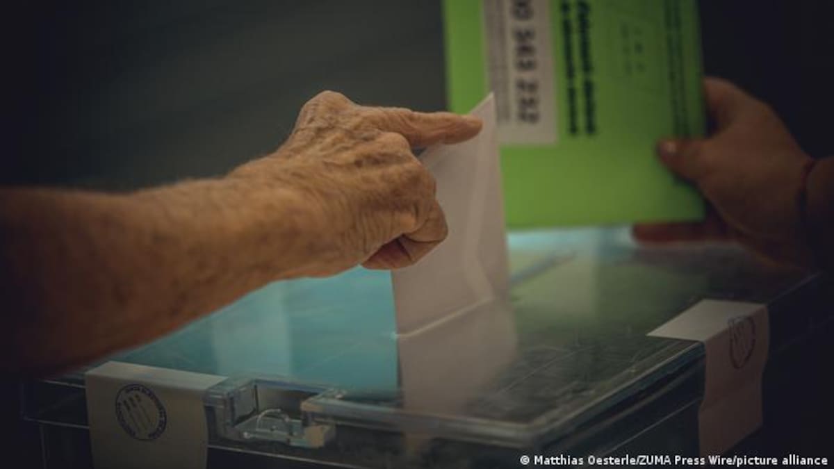 Abren los centros de votación en España para elecciones anticipadas