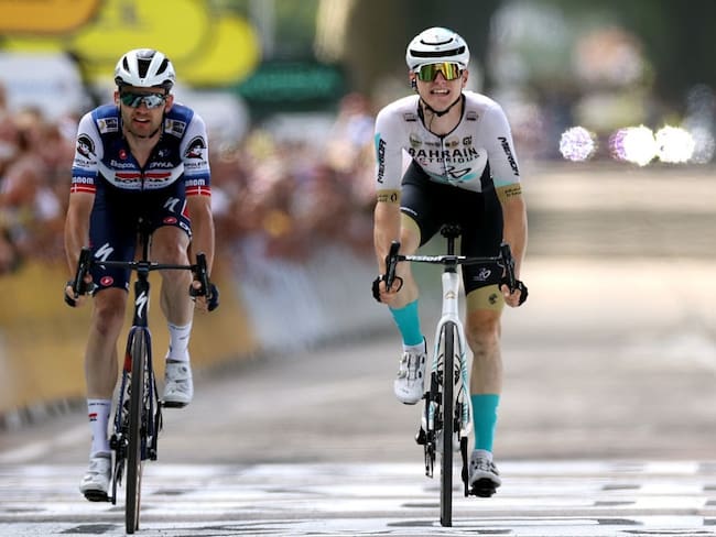 Kasper Asgreen (izquierda) y Matej Mohoric (derecha) en el sprint final de la etapa 19 del Tour de Francia Photo by Michael Steele/Getty Images)