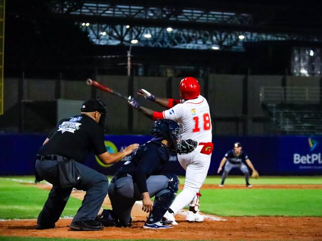 Tigres de Cartagena continúan a paso firme en la liga de béisbol