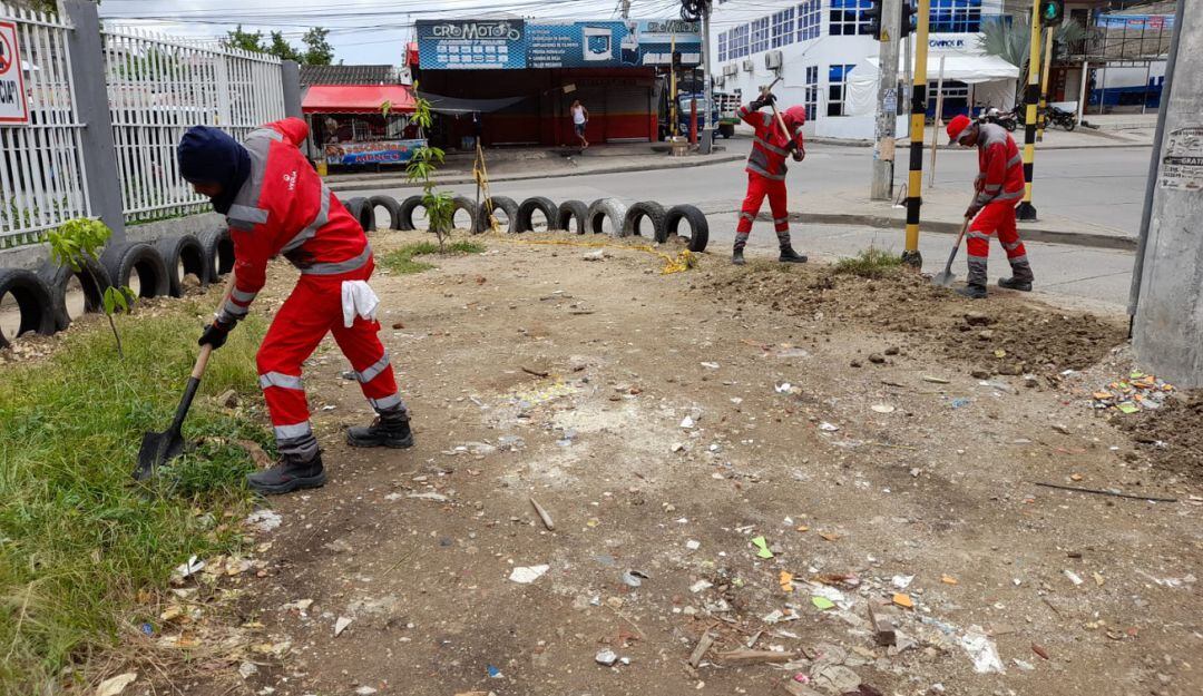 La compañía llevó jornada de inservibles, corte de césped, recuperación de punto crítico y atención de PQRs en el sector La Florida