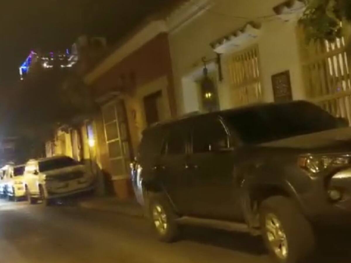 Vehículos mal parqueados se toman centro histórico de Cartagena