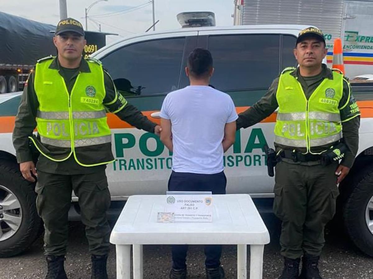 En vías del Huila, transitan vehículos con documentos falsos