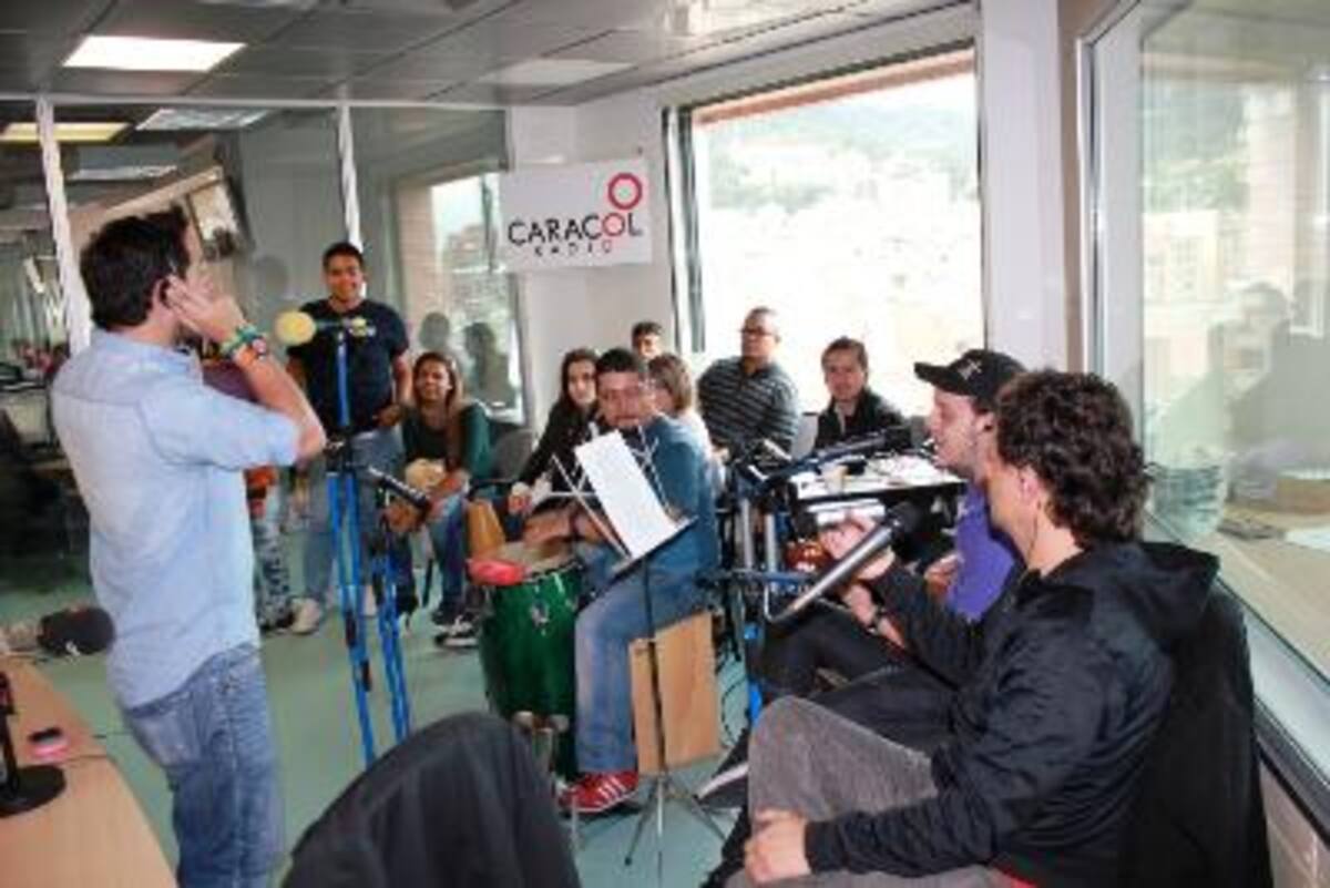 Carlos Marín, músicos y público invitado en La Ventana de abril 15.