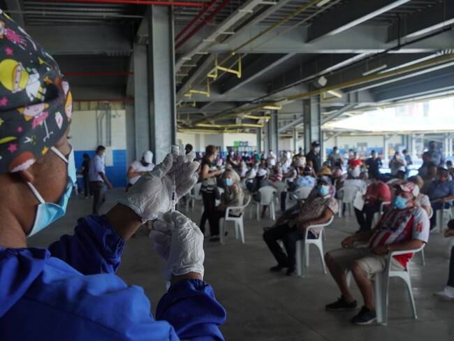 Adultos mayores en el Estadio Édgar Rentería