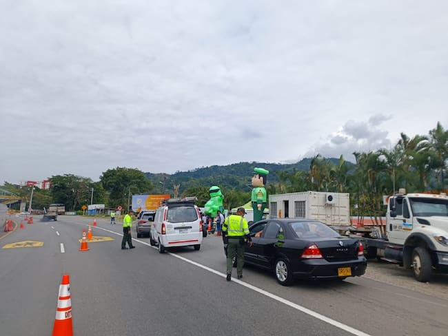 Autoridades acompañan a los viajeros en vías del Tolima