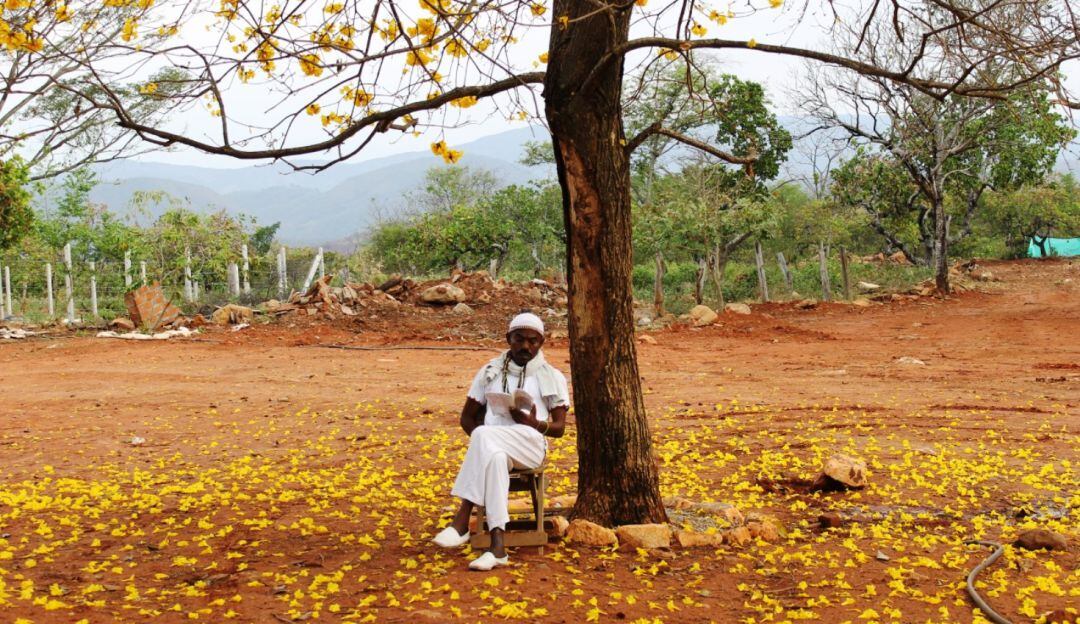 Esta proyecto rinde homenaje al líder social y periodista Gustavo Balanta, quien fue defensor de los derechos de las comunidades afrodescendientes
