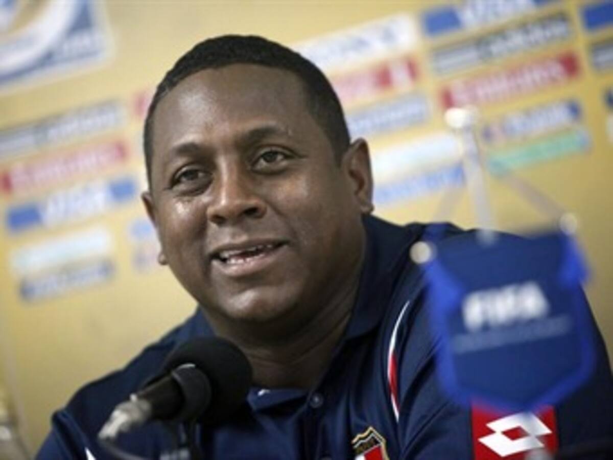 'Por primera vez un equipo me marcó cuatro goles': Poyatos, técnico de Panamá