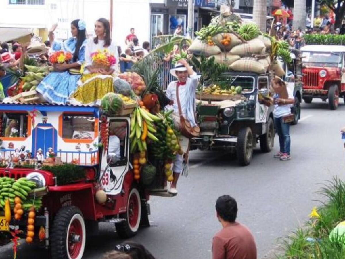 Desfile Cuyabro y Desfile Yipao en los 129 años de Armenia