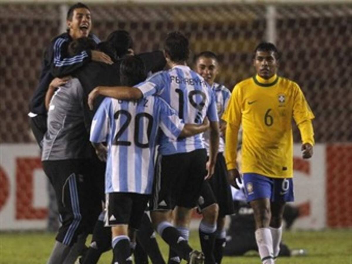 Argentina se llevó el clásico sudamericano derrotando 2-1 a Brasil