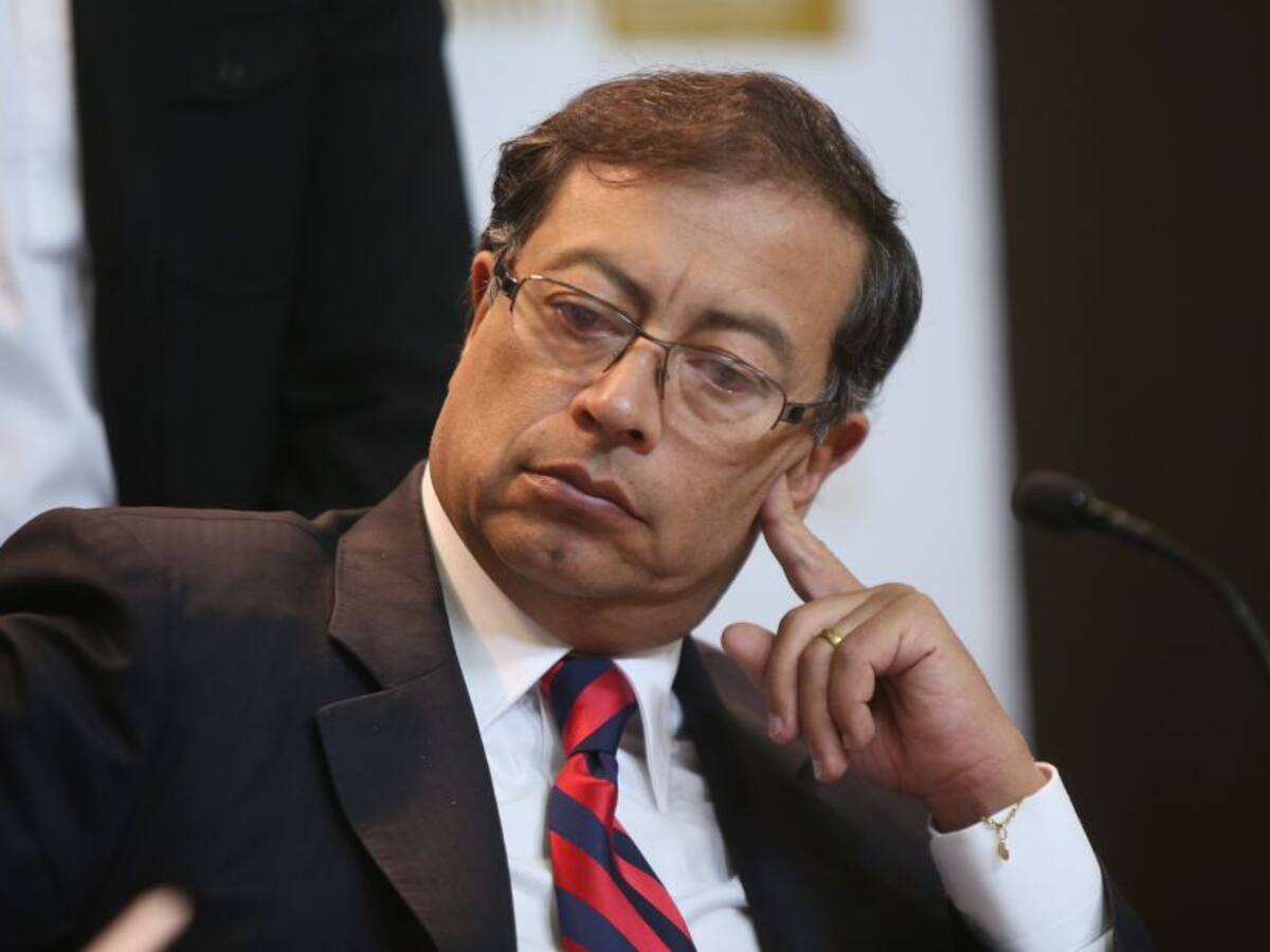 Fiscalía insiste que no investiga a Gustavo Petro