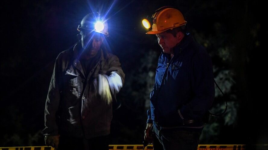 Los mineros de este socavón ubicado en el sector Providencia, donde se adelanta una extracción artesanal de oro, se encuentran con vida y reciben aire a través de mangueras. Foto: Getty Images
