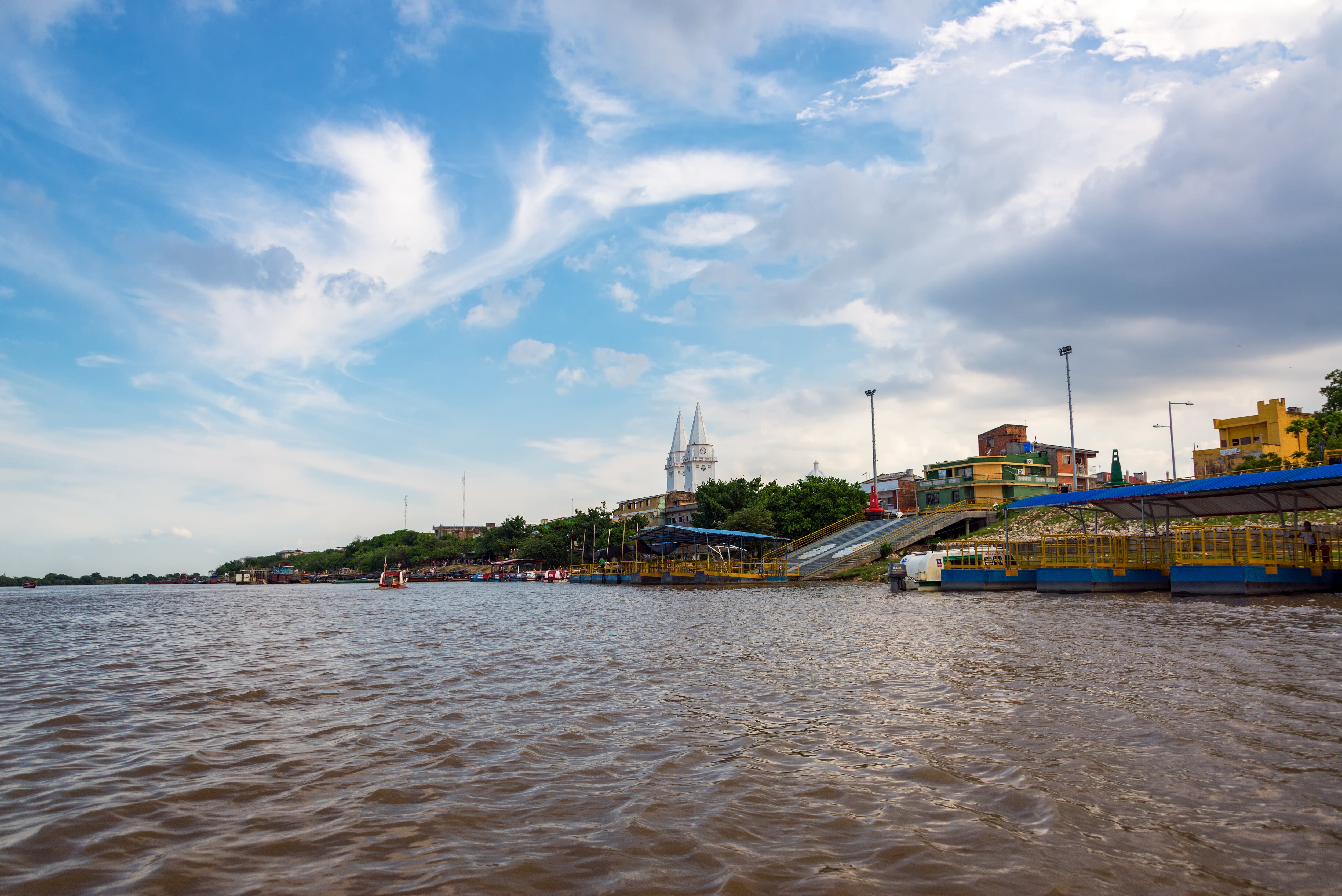 Cuál es el recorrido en lancha más largo de Colombia: es de 84 km y atraviesa el puente Roncador. Foto de Getty Images
