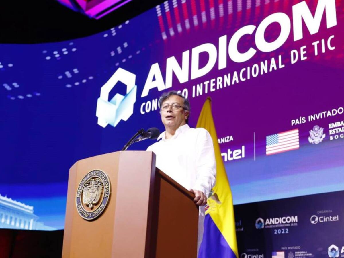 Pequeños esfuerzos de conectividad terminaron en corrupción: Petro