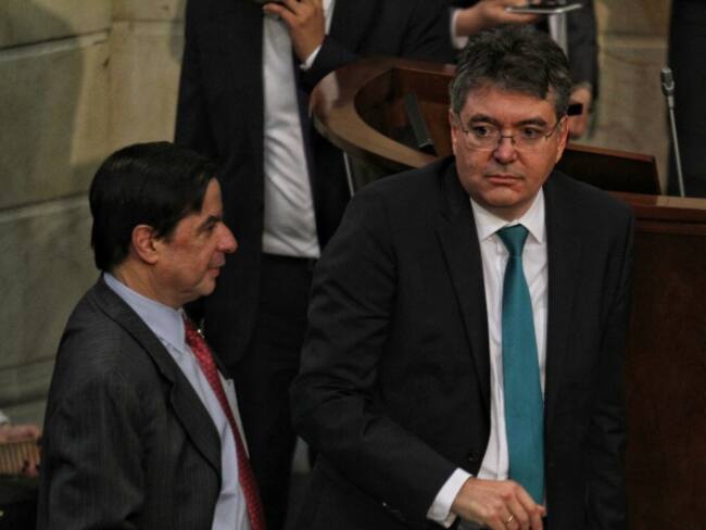 Minhacienda defiende venta de Isagen en el Congreso