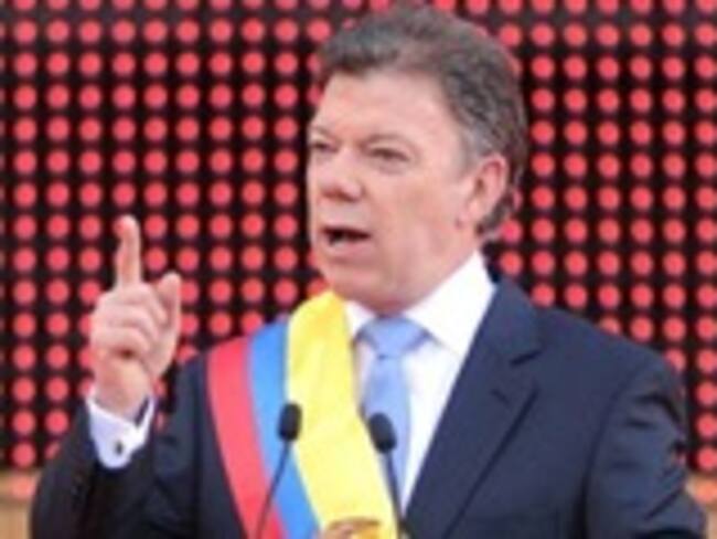 Juan Manuel Santos, un año de gobierno y la marcha de las locomotoras de la prosperidad