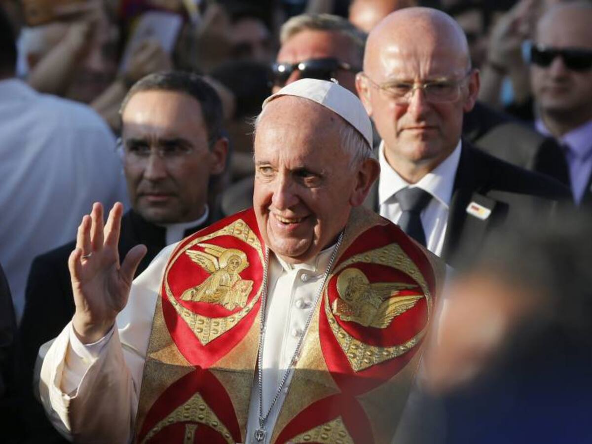 Papa invoca la paz y rechaza "fuerza engañosa de la venganza"