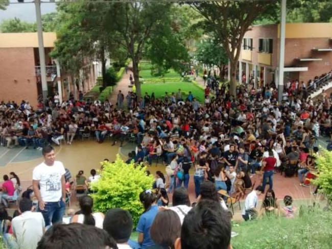 Concentración de estudiantes en la sede de Villa del Rosario.