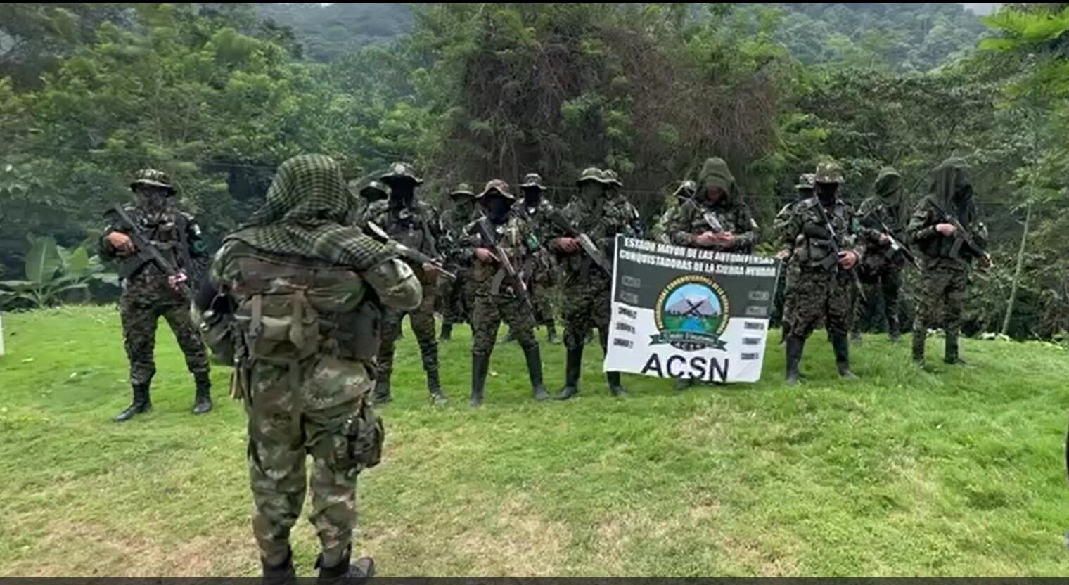 Autodefensas de la Sierra Nevada admiten disputas territoriales con las AGC, pero dicen que mantienen voluntad de paz