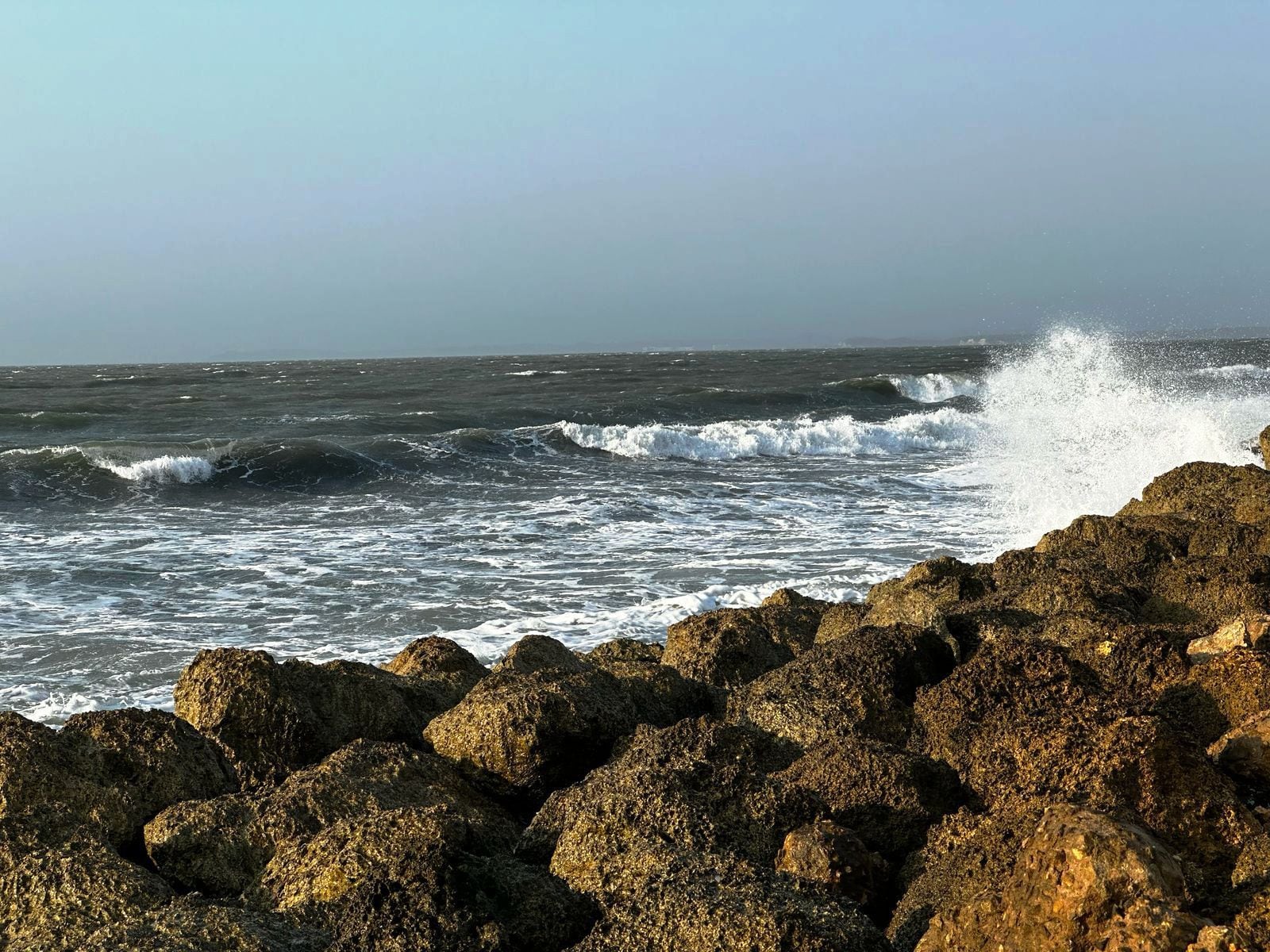 Por tres días la Costa Caribe experimentará fuertes vientos y aumento de la altura de las olas