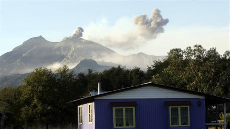 Volcán Calbuco tiene 6 cráteres y mantiene la amenaza en Chile
