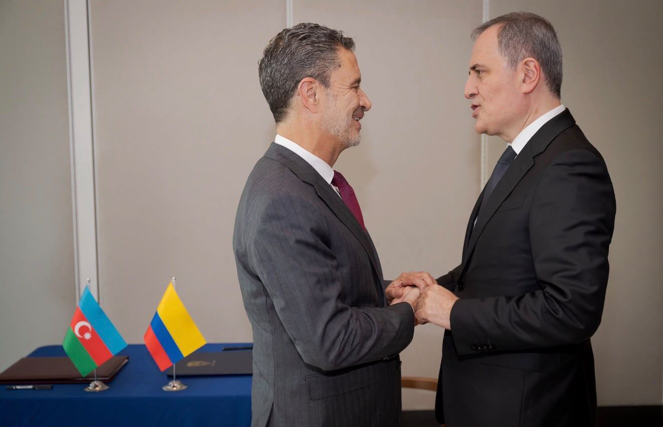 Colombia y Azerbaiyán firmaron acuerdo de exención recíproca de visa