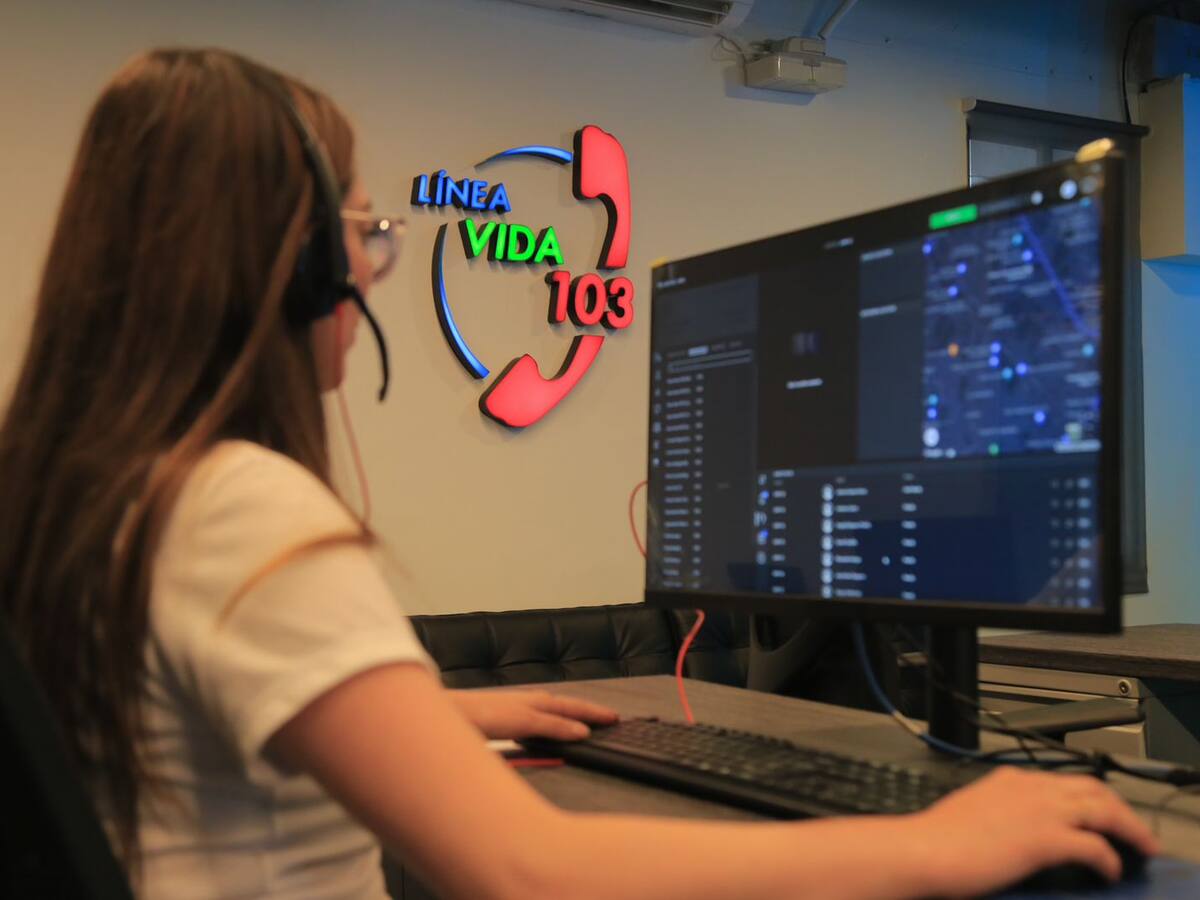 UNP presenta la línea 'Vida 103' para atender amenazas o atentados a protegidos