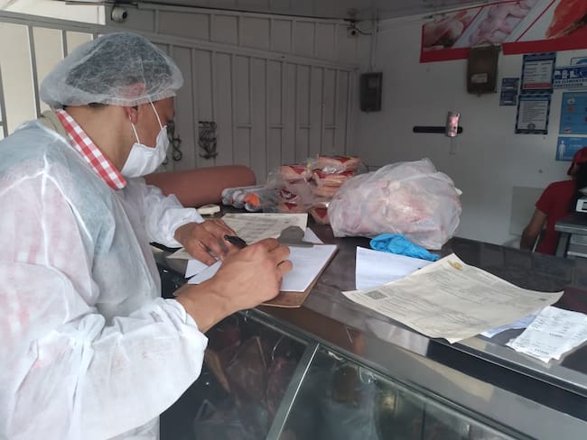 Operativos de verificación de alimentos en locales comerciales - Alcaldía de Dosquebradas