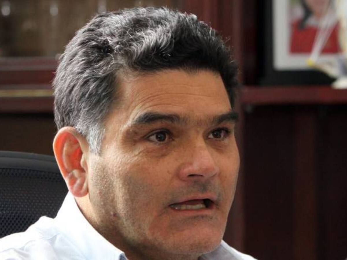 Policía Nacional investiga amenazas contra secretario del Senado