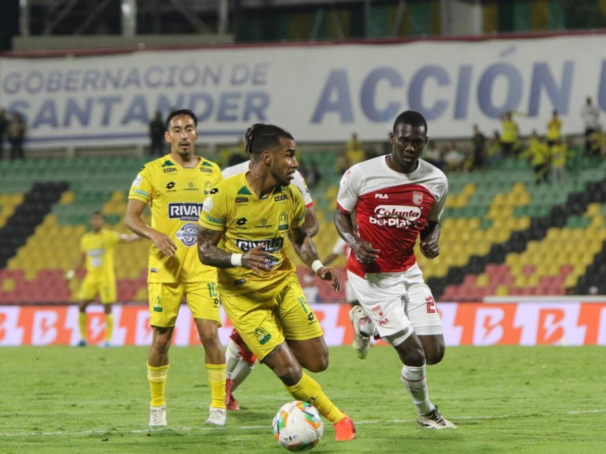 Bucaramanga se impuso ante Santa Fe en el grupo B: Gol y jugadas destacadas