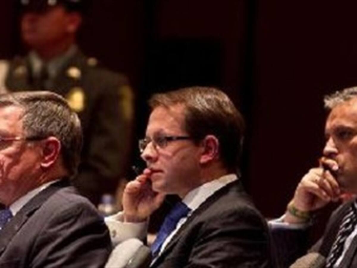 Ministro Arias era autoritario, informal y tomaba las decisiones de afán: Camila Reyes