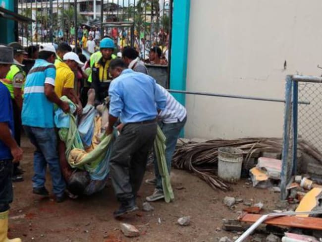 Ecuador eleva a 525 los fallecidos en el terremoto y a más de 4.000 los heridos