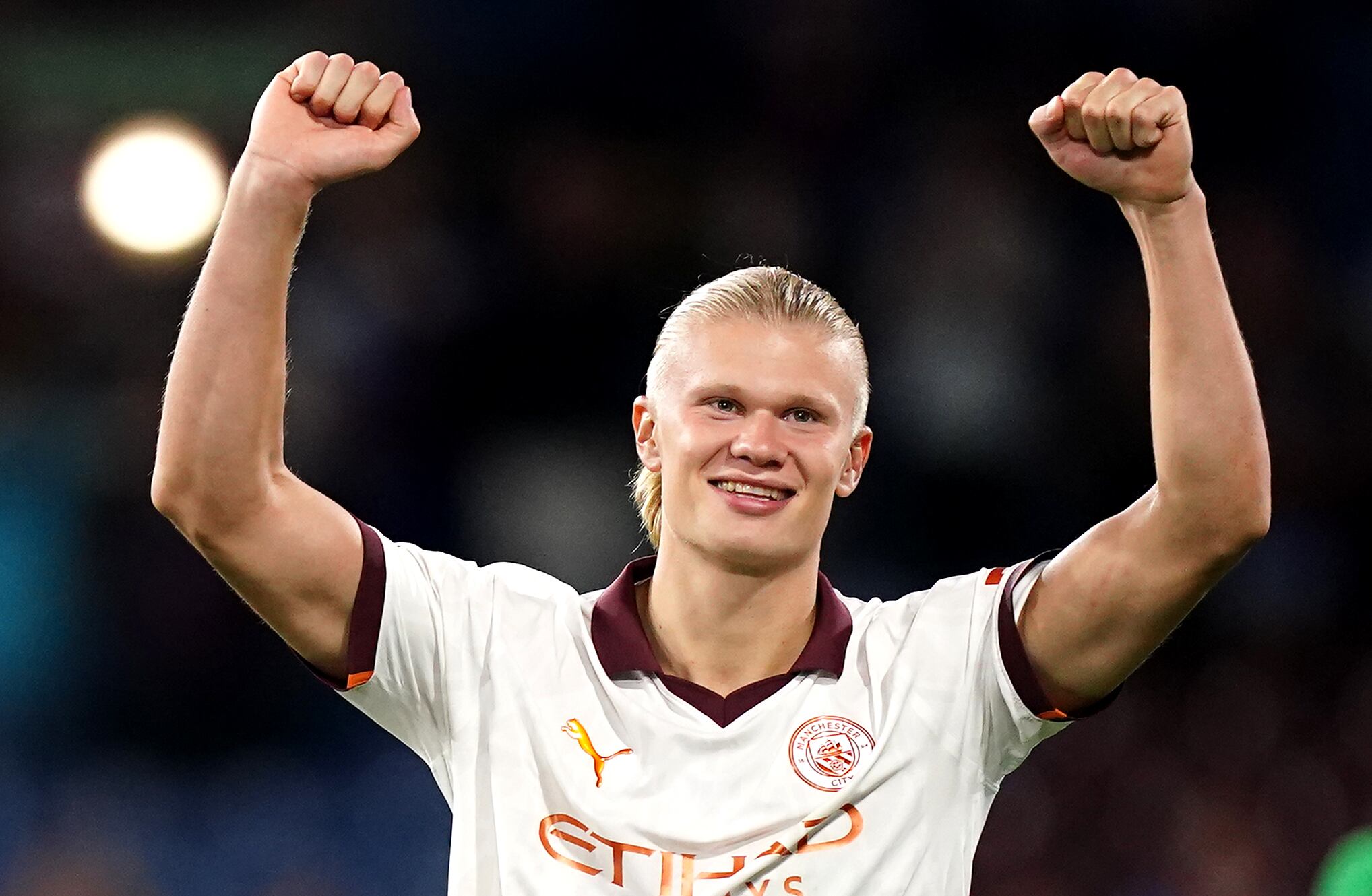 Erling Haaland celebra uno de sus dos goles ante el Burnley. (Photo by Mike Egerton/PA Images via Getty Images)