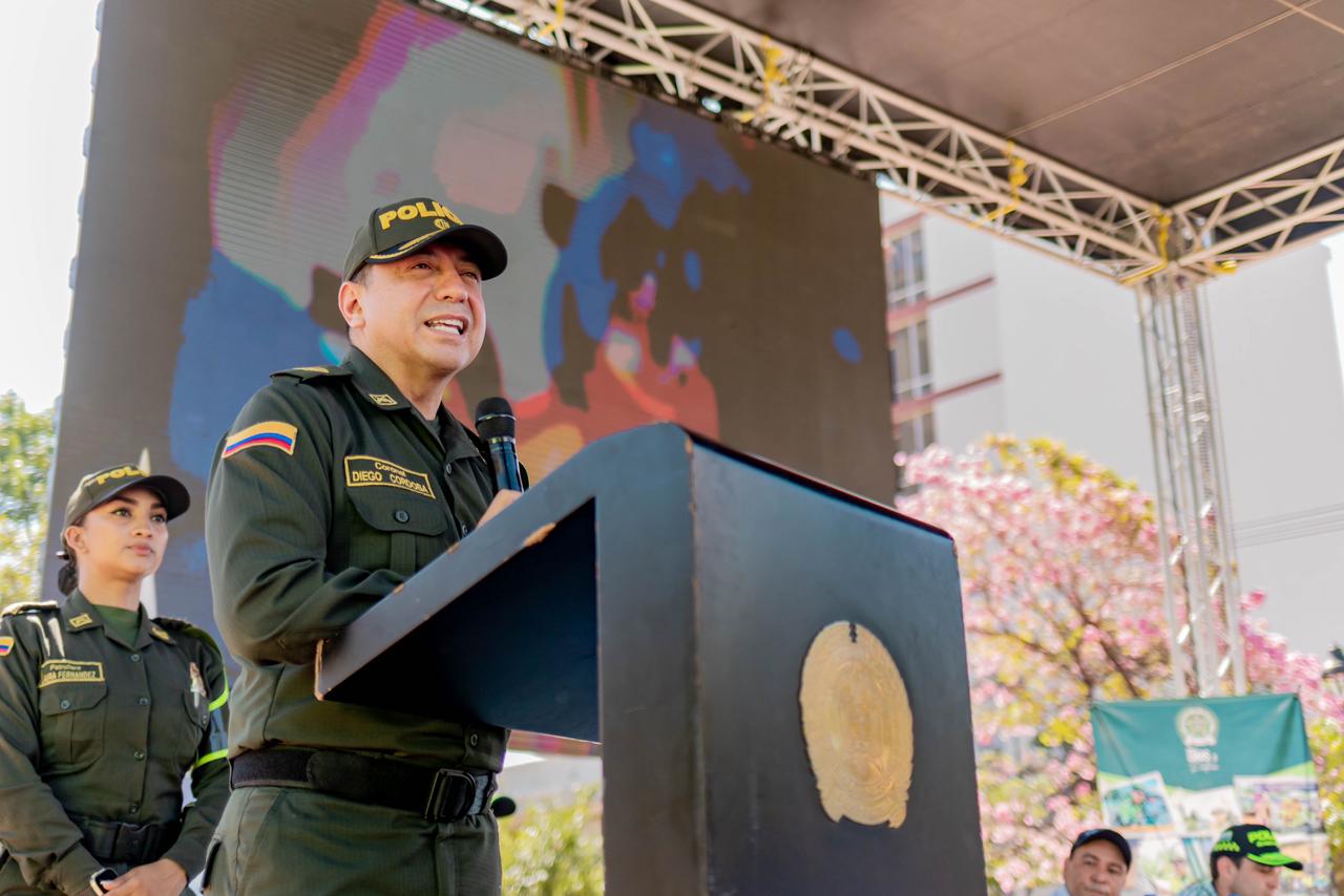 Coronel Diego Córdoba Rojas, en el lanzamiento de la campaña de prevención vial “Juntos por la vida” . Alcaldía de Santa Marta