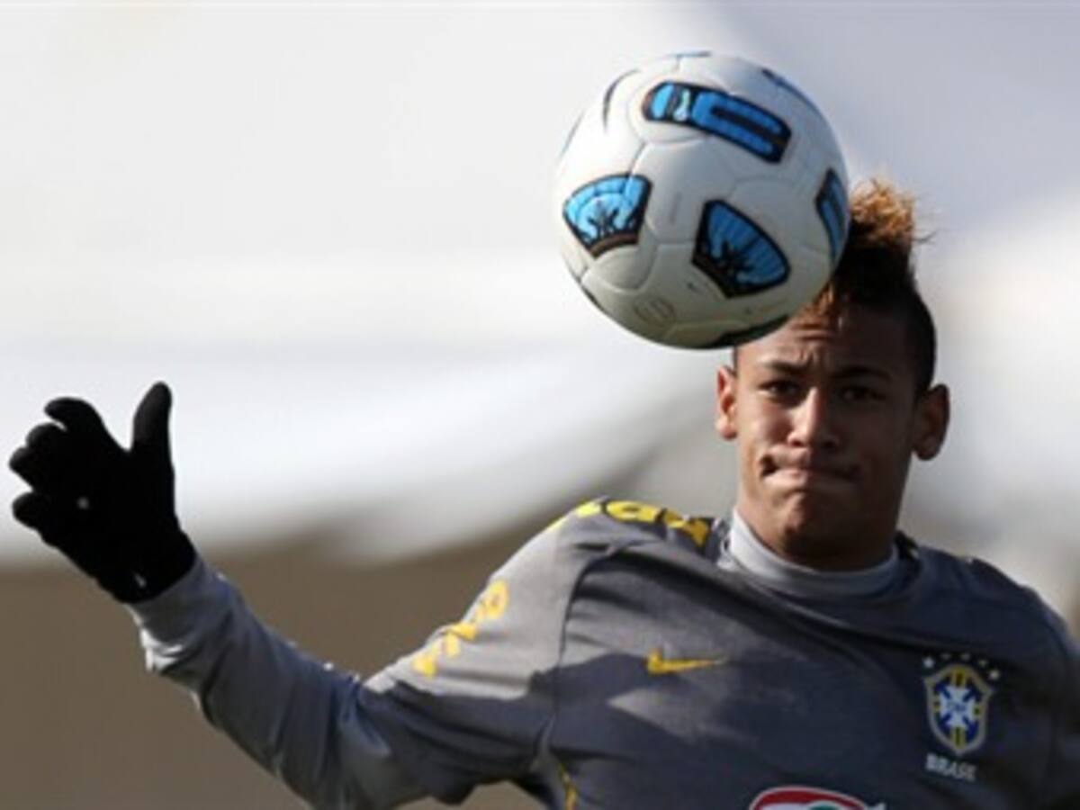 Brasil echa mano de Neymar para abrir la defensa paraguaya