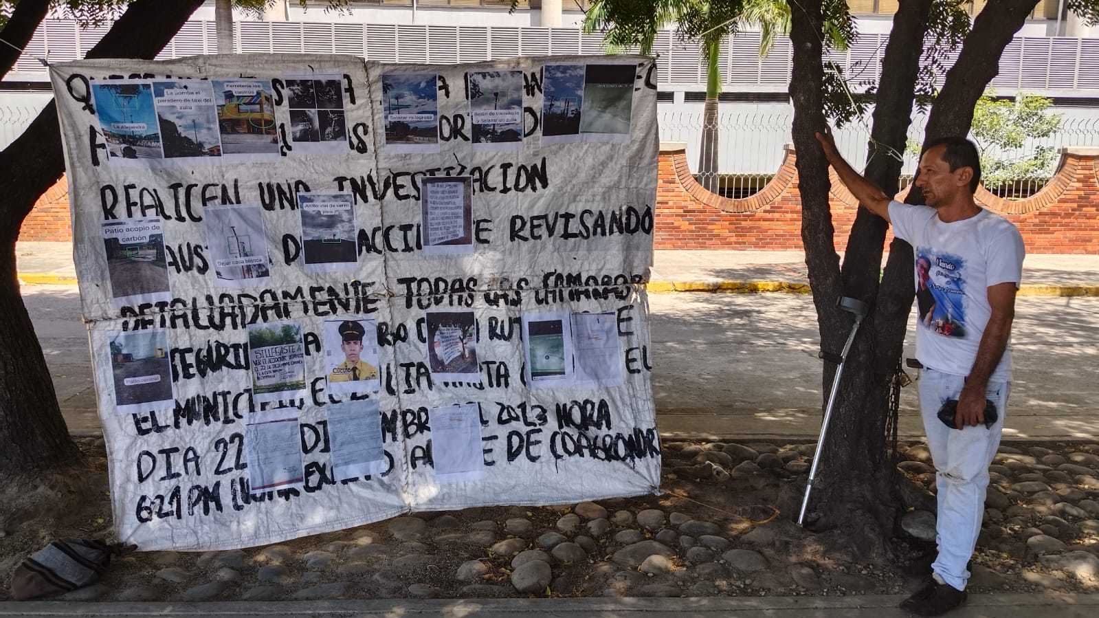 Hernando Caicedo protesta a diario frente a la Fiscalía de Cúcuta / Foto: Caracol Radio