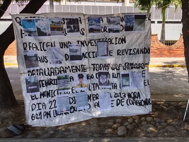 Hernando Caicedo protesta a diario frente a la Fiscalía de Cúcuta / Foto: Caracol Radio