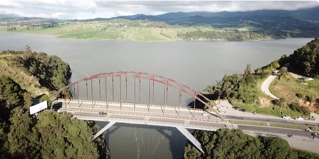 La calzada en la que está la estructura metálica, será la que se cierra a partir del sábado 2 de noviembre. Foto | Captura de pantalla del video de Juan Cartagena