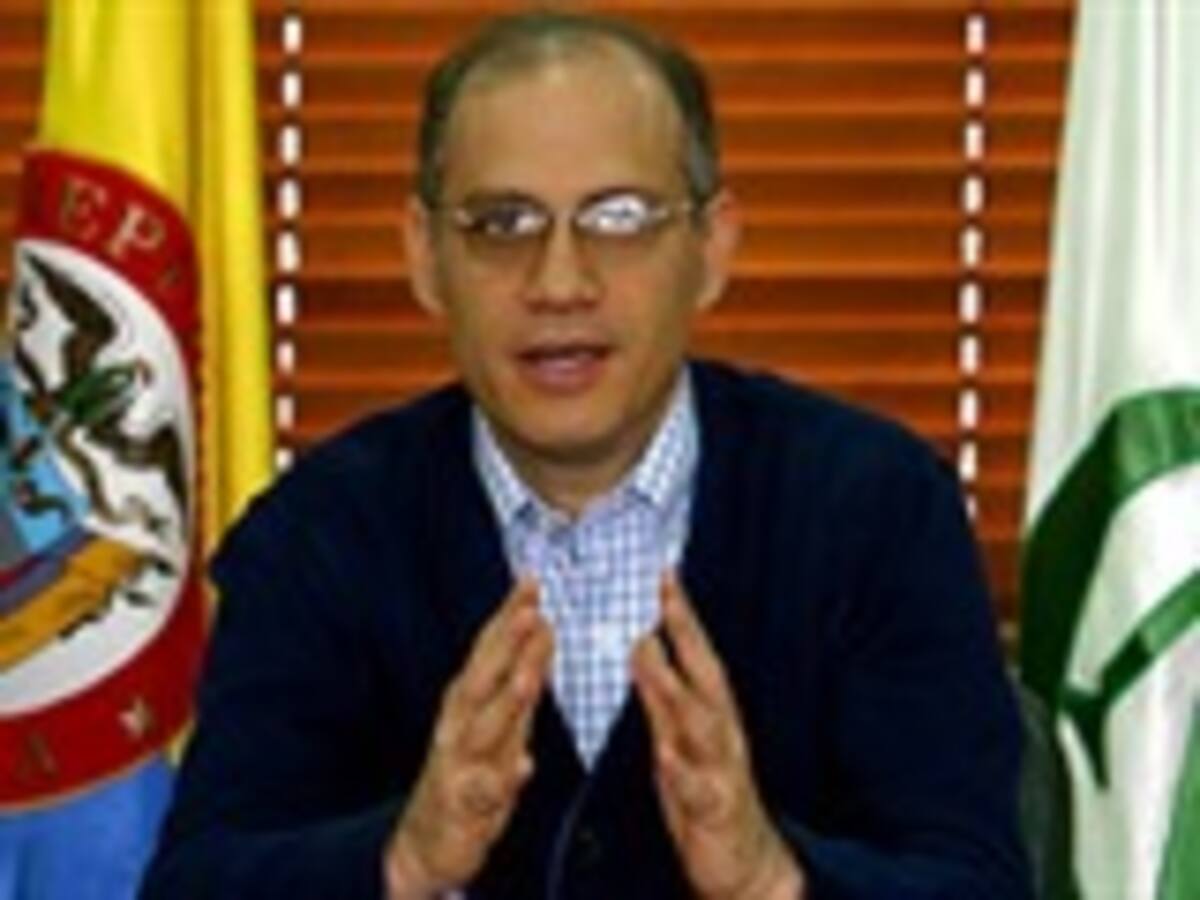 No hay pruebas sólidas de la presencia de dineros de DMG en recolección de firmas para apoyar reelección: Joaquín José Vives, magistrado del Consejo Nacional Electoral