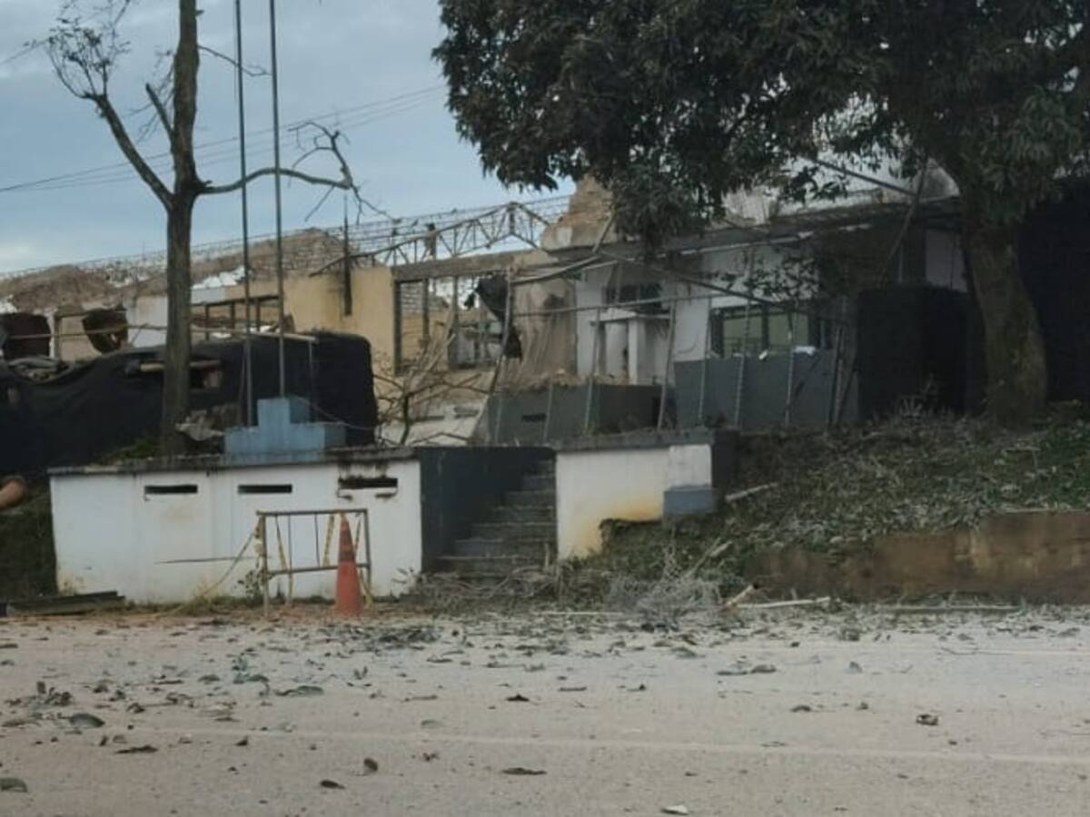 Atentado con explosivos contra la Policía en Cauca; una mujer murió y varios civiles heridos