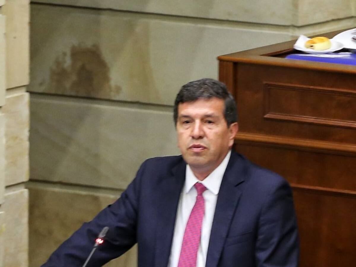 Virgilio Almanza seguirá como magistrado del Consejo Electoral