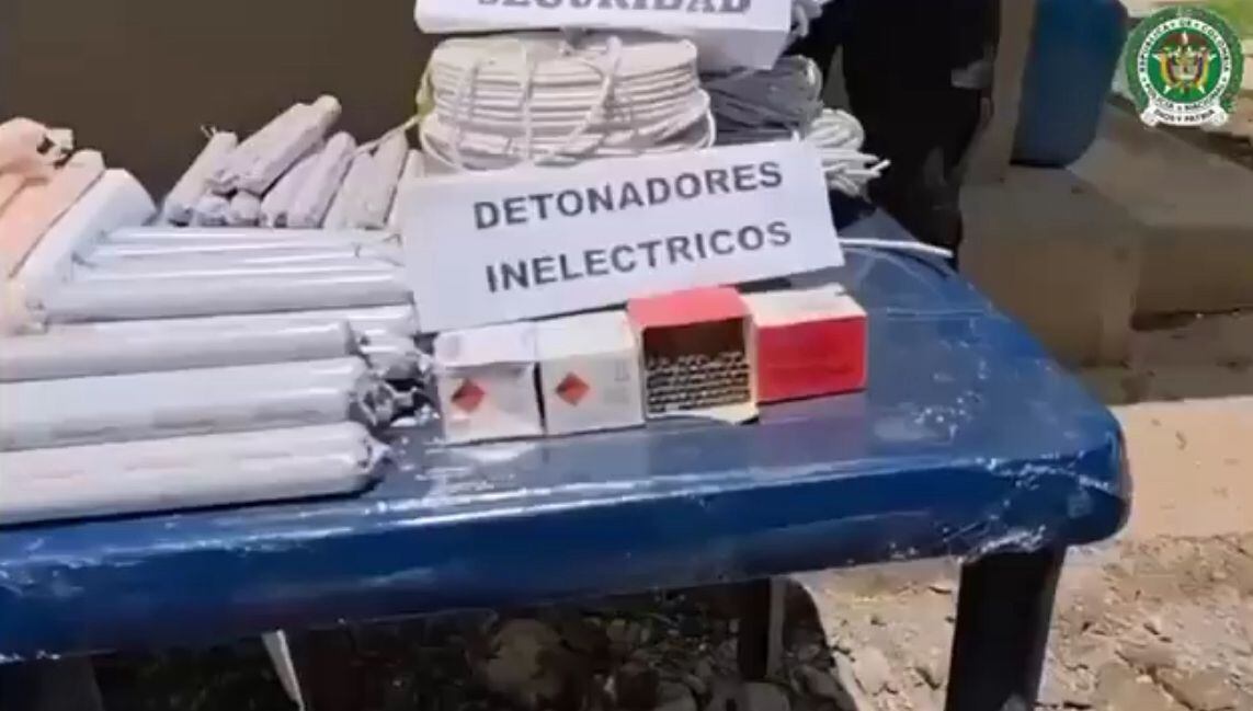 Incautación de explosivos para la minería ilegal en Remedios, Antioquia. Foto: Policía Nacional.