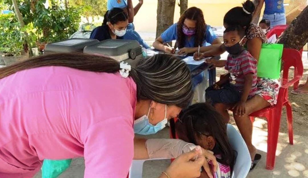 “Busca ya las vacunas, son gratis, hazlo de una.”: Dadis